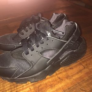 Black Nike Huarache